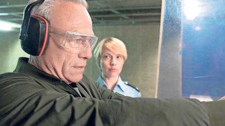 Trugbild. Max Ballauf (Klaus J. Behrendt) sieht plötzlich seine tote Kollegin Melanie Sommer (Anna Brüggemann).