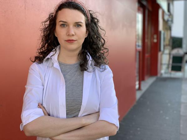 Farina Kerekes, 30, arbeitet als Kassiererin im Supermarkt.