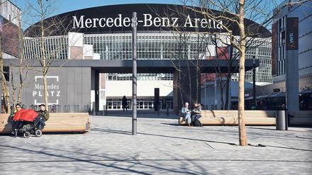 Ruhe statt Sturm. Zumindest die Bänke vor der Arena am Ostbahnhof sind inzwischen wieder besetzt. 