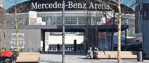 Ruhe statt Sturm. Zumindest die Bänke vor der Arena am Ostbahnhof sind inzwischen wieder besetzt. 