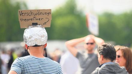 Schmaler Grat. Die Politik muss trennen zwischen der Kaperung der Proteste und berechtigten Sorgen und Zweifeln vieler Bürger.