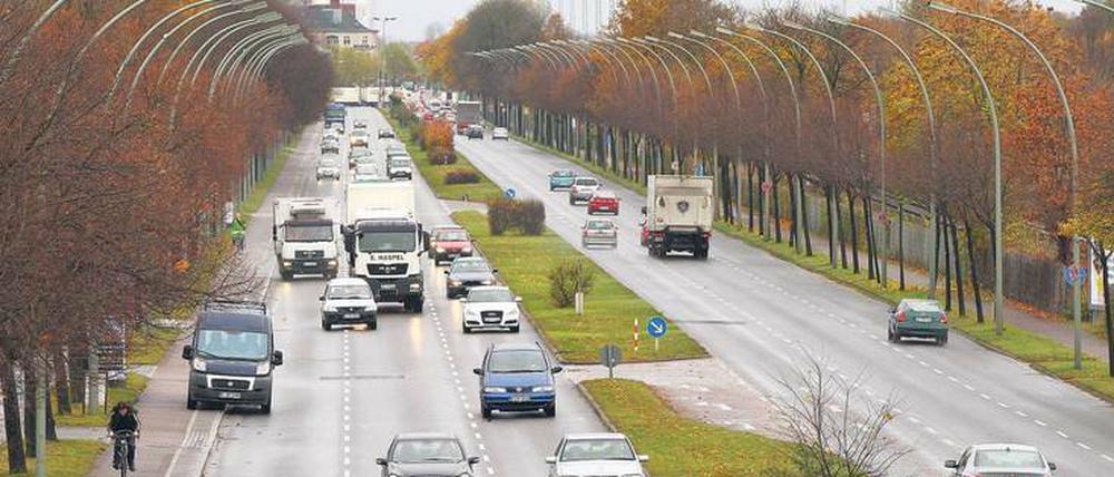 Blick aufs Adlergestell, eine Ausfallstraße im Berliner Bezirk Treptow-Köpenick.