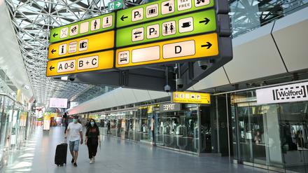 Weitgehend leere Gänge: Im Flughafen Tegel ist kaum noch Betrieb.