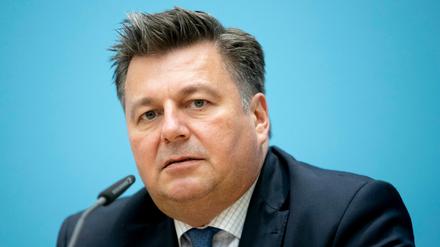 Andreas Geisel (SPD), ehemaliger Stadtentwicklungssenator und heutiger Abgeordneter, kritisiert Vonovia für die angekündigten Mieterhöhungen in Lichtenberg.