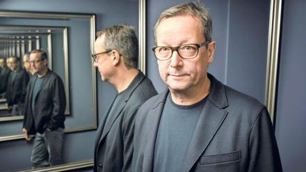 Matthias Brandt, 58, ist seit einem halben Jahrhundert Fußballfan. Nun schaut der Anhänger von Werder zum ersten Mal nicht hin, wenn der Ball rollt. 