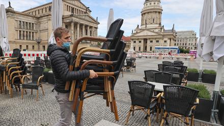 In Berlin machten am Freitag wieder Restaurants und Cafés aufmachen - wie hier am Gendarmenmarkt. 