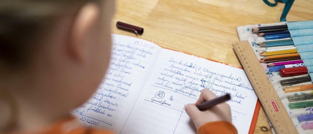 Gerade bei Schülern aus sozial schwachen Familien könnten in der Pandemie Lernlücken entstanden sein, fürchtet die Verwaltung.