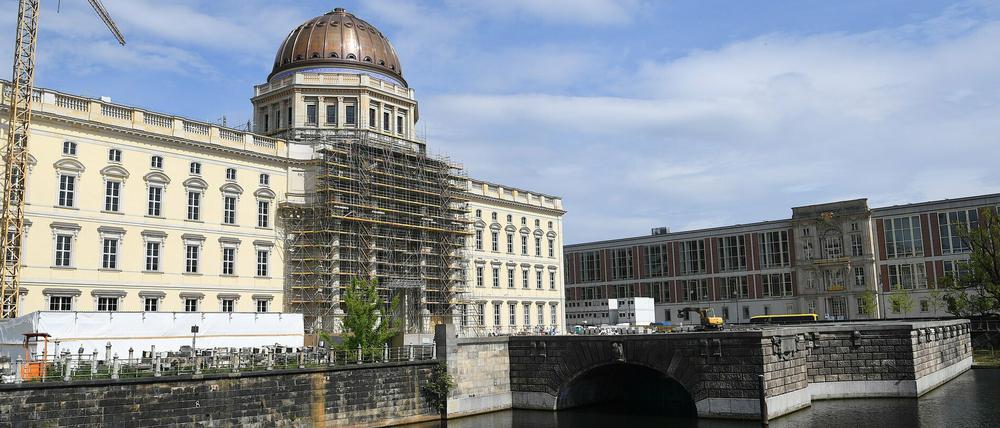 Die Baustelle des Freiheits- und Einheitsdenkmal am Schinkelplatz vor dem Berliner Schloss. 