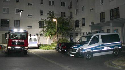 Die Polizei hat einen 32-Jährigen Mann vorläufig festgenommen, der seine Frau getötet haben soll.