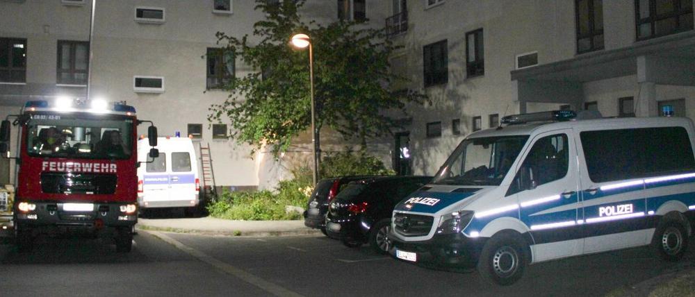 Die Polizei hat einen 32-Jährigen Mann vorläufig festgenommen, der seine Frau getötet haben soll.