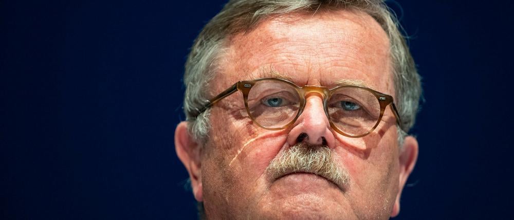 Zunehmender Reiseverkehr erhöhe das Risiko einer zweiten Infektionswelle, sagt Weltärzte-Präsident Montgomery.