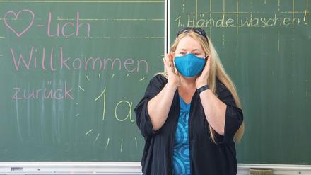 Alle Jahrgänge geben jetzt wieder Stippvisiten in den Schulen - parallel läuft der Unterricht zu Hause.
