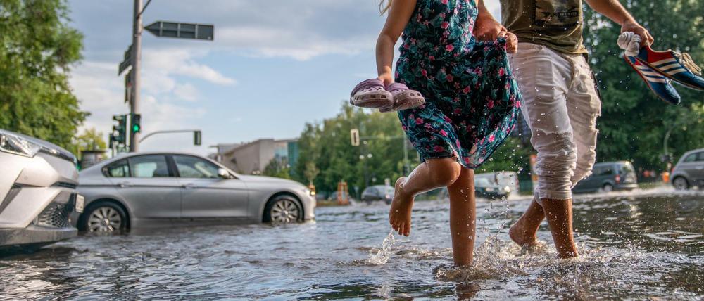 Wo viel Beton ist, kann das Regenwasser nicht versickern.