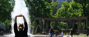 Wasser marsch! Am Brunnen am Viktoria-Luise-Platz in Schöneberg soll das Wasser wieder sprudeln.