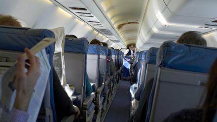 Volle Kabine. Weil nur wenige Verbindungen bedient werden, sind einige Flieger sehr voll.