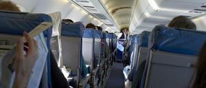 Volle Kabine. Weil nur wenige Verbindungen bedient werden, sind einige Flieger sehr voll. 