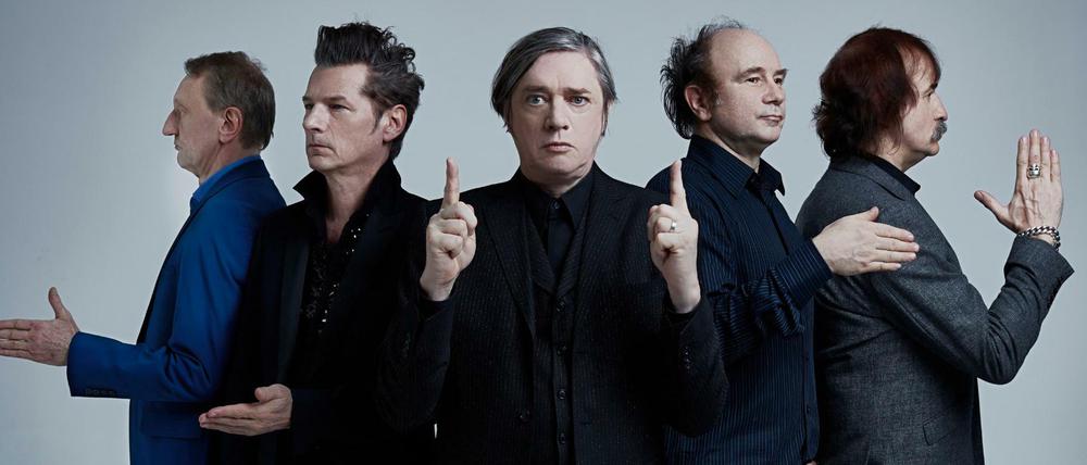 Die Einstürzenden Neubauten 2020, in der Mitte Blixa Bargeld.