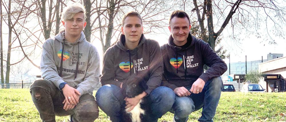 Ein Teil der Teams von "Liebe wen Du willst" - 22 Menschen arbeiten für den Verein.