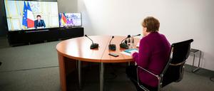 Kanzlerin Angela Merkel und Frankreichs Präsident Emmanuel Macron am Montag bei ihrer Videokonferenz.