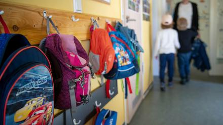 Ende April wurde der Schulbetrieb stufenweise wieder aufgenommen, in Kitas wird derweil die Notbetreuung weiter ausgeweitet.