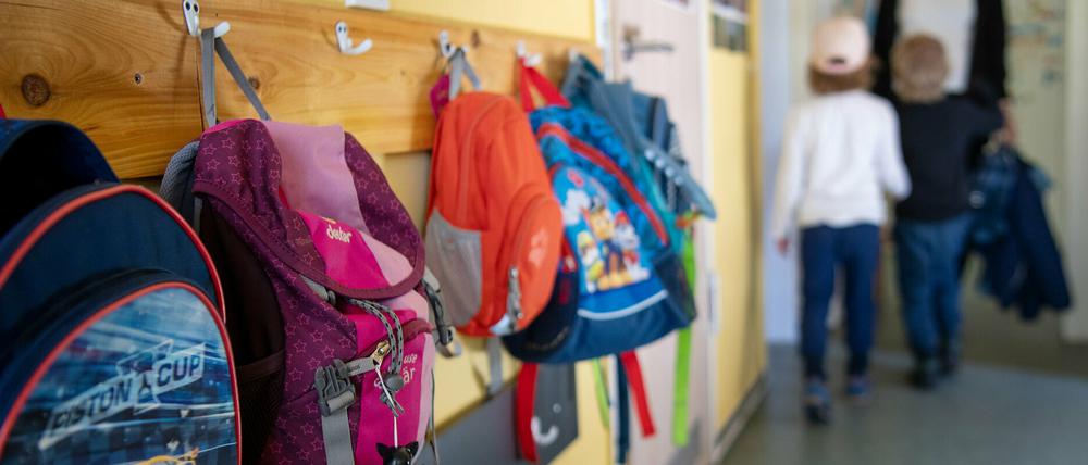 Ende April wurde der Schulbetrieb stufenweise wieder aufgenommen, in Kitas wird derweil die Notbetreuung weiter ausgeweitet.