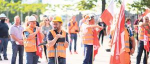 Die Gewerkschaften warnen vor Konsequenzen für Berufspendler, sollten Grenzen langfristig geschlossen bleiben.