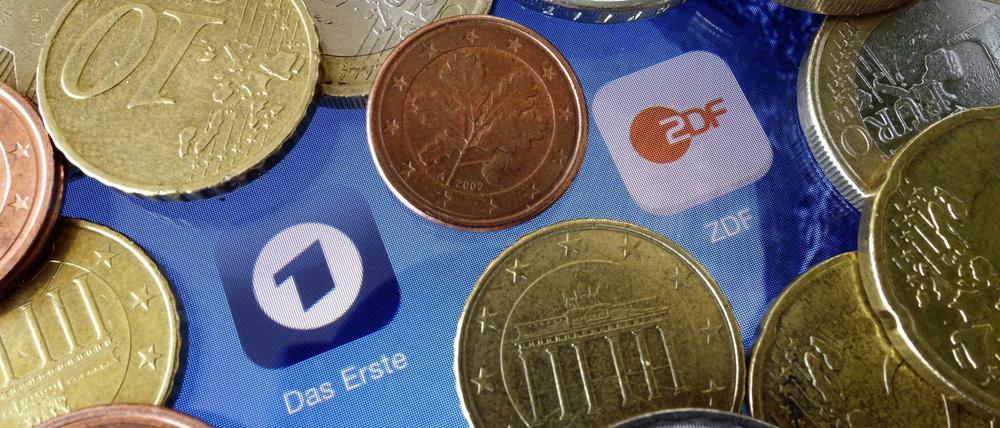 Der Rundfunkbeitrag soll zum 1. Janaur 2021 von 17,50 Euro auf 18,36 Euro steigen.