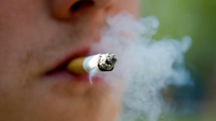 Besonders junge Menschen sollen vom Rauchen abgehalten werden.