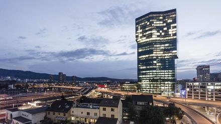 Bis 2015 das höchste Gebäude der Schweiz und Versammlungsort des fiktiven Geheimbunds: der Prime Tower in Zürich.