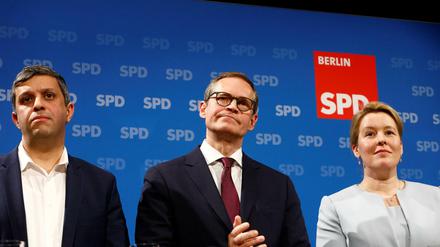 Stellungswechsel. Michael Müller (M.) gibt den Parteivorsitz an Franziska Giffey und Raed Saleh ab.