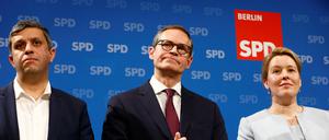 Stellungswechsel. Michael Müller (M.) gibt den Parteivorsitz an Franziska Giffey und Raed Saleh ab.