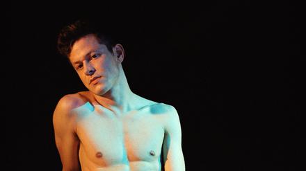 Stellt seinen neuerdings sehnig-muskulösen Body auf dem Cover selbstbewusst zur Schau: Mike Hadreas.