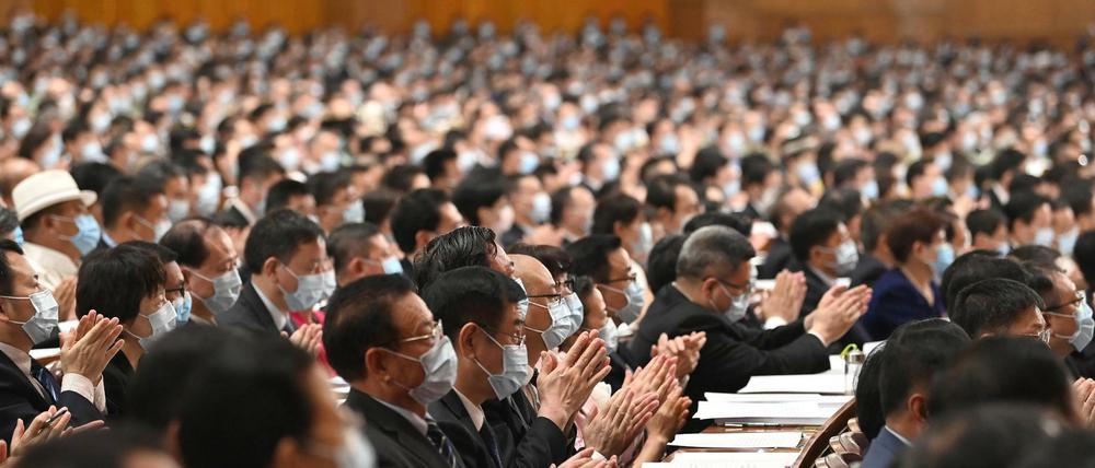 Einheit geboten. China klatscht sich beim Volkskongress aus der Krise.