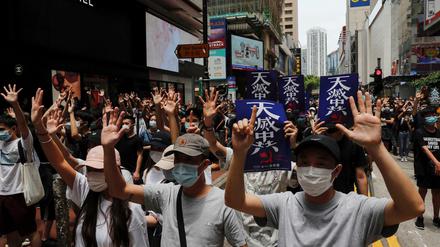 Tausende demonstrierten auch am Sonntag in Hongkong.