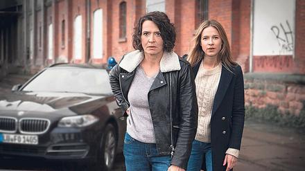 Wollen wieder arbeiten: Ulrike Folkerts (li.) und Lisa Bitter am „Tatort“.