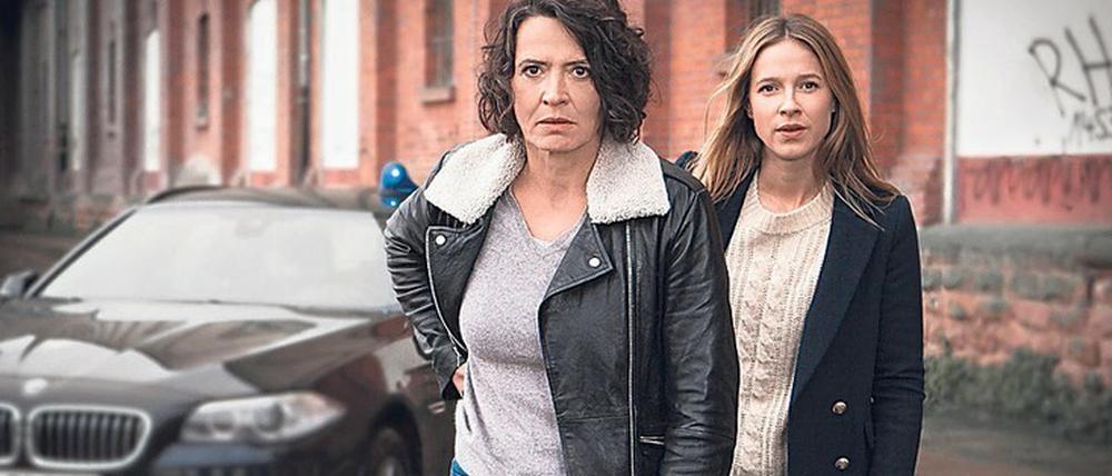 Wollen wieder arbeiten: Ulrike Folkerts (li.) und Lisa Bitter am „Tatort“.