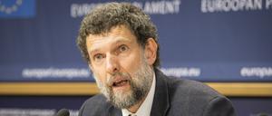 Da war er noch in Freiheit: Der Kunstmäzen und Bürgerrechtler Osman Kavala 2014 im EU-Parlament. 