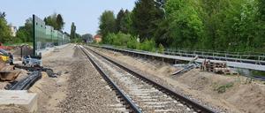 An der Wolziger Zeile liegt das neue Gleis der S-Bahn bereits.