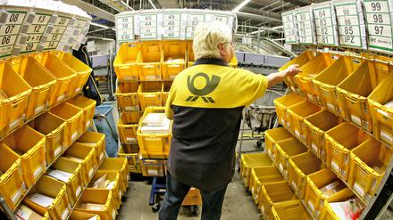 Im Postverteilzentrum in Stahnsdorf kann nun doch erstmal weitergearbeitet werden.