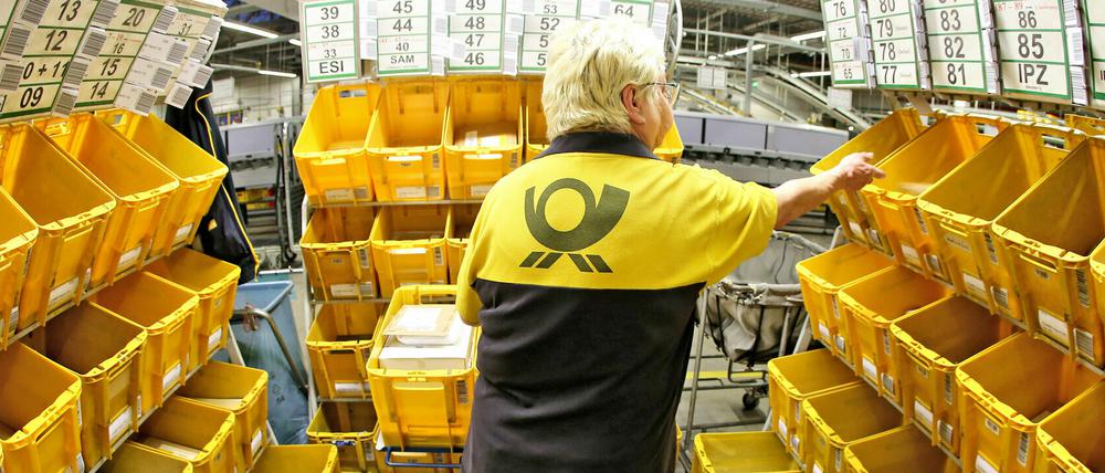 Im Postverteilzentrum in Stahnsdorf kann nun doch erstmal weitergearbeitet werden.