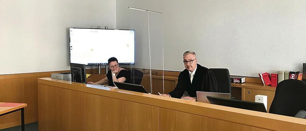 Richter Uwe Kett am Freitag im Saal. Nach 25 Minuten war die Sache erledigt.