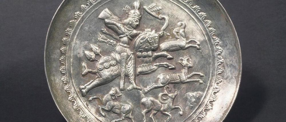Wilde Jagd. Das 1600 Jahre alte sassanidische Kunstwerk stammt mutmaßlich aus dem heutigen Gebiet des Iraks.