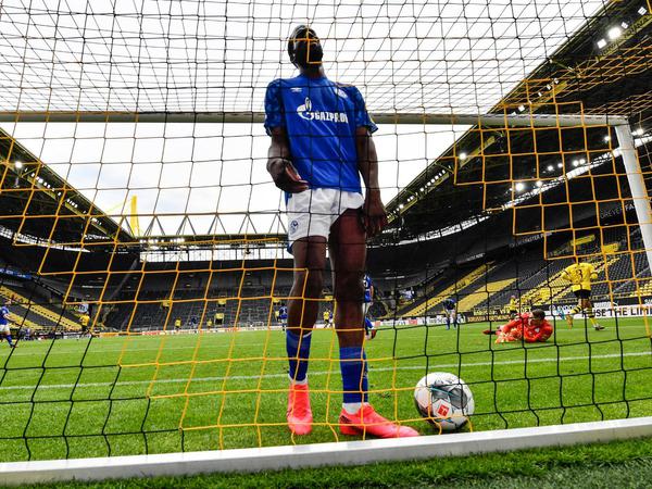 Ins Netz gegangen: Im Revierderby gegen Borussia Dortmund blieb der FC Schalke 04 chancenlos.