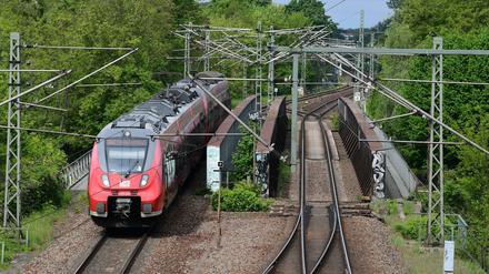 Die Bahn nimmt wieder Fahrt auf.