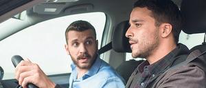 Hilfst du mir? Mo (Edin Hasanovic, li.) in Bens Uber-Taxi (Kostja Ullmann). 