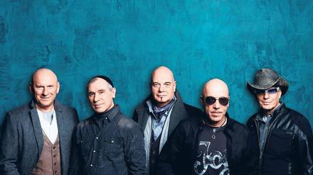 Die Band City sind von links Manfred Hennig am Keyboard, Georgi Gogow an Geige und Bass, Klaus Selmke am Schlagzeug, Sänger Toni Krahl und Fritz Puppel an der Gitarre.