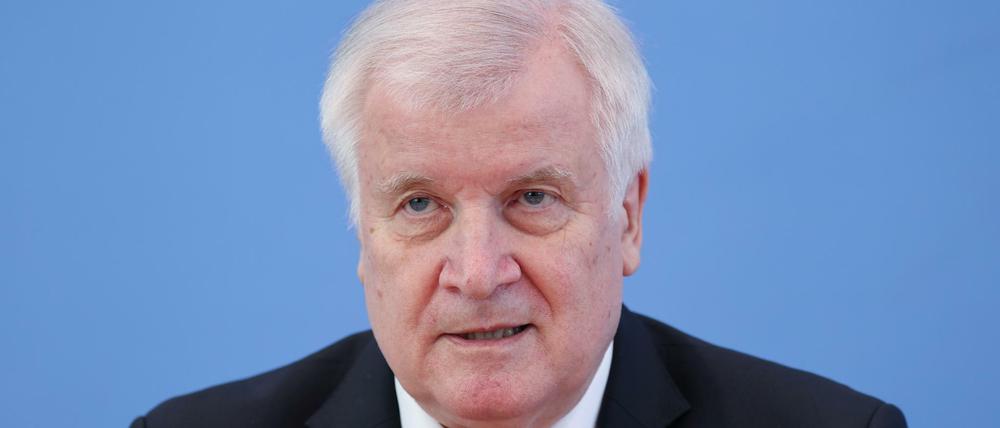 Bundesinnenminister Horst Seehofer (CSU) befürchtet, dass mit dem neuen Gesetz Vertrauen in die Polizei zerstört werde.