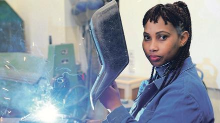 Viele Auszubildende haben derzeit keinen Berufsschulunterricht, der Spracherwerb gerät ins Stocken.