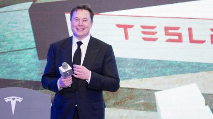 Jetzt ist auch klar, wo Tesla sein Quartier in Berlin aufschlägt. Das Foto zeigt Tesla-Chef Musk bei einer Präsentation in Shanghai.
