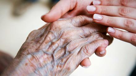 Schätzungsweise 200.000 Berliner pflegen Angehörige zuhause.